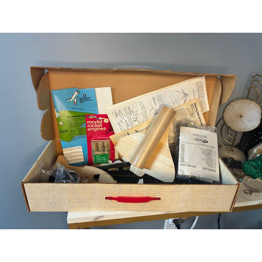 Estes Model Rocketry Starter Kit Range Operations Box Nearly Complete w/ Engines